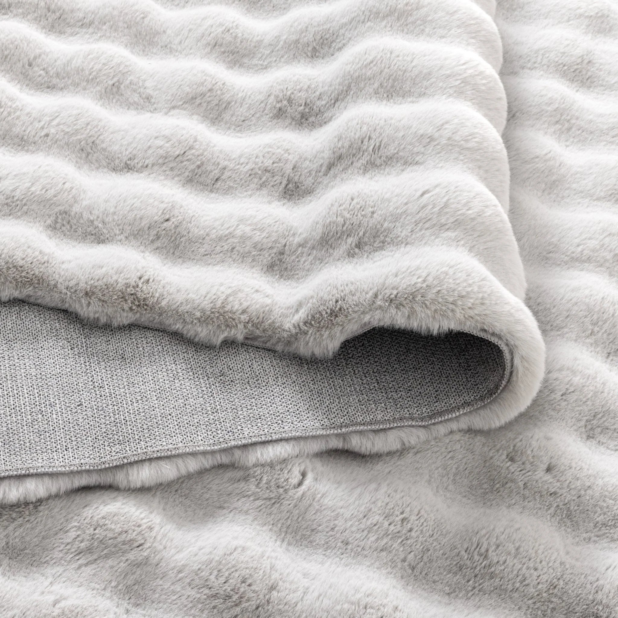 DreamWeaver Essence Rectangle Machine Washable Rug, Silver
