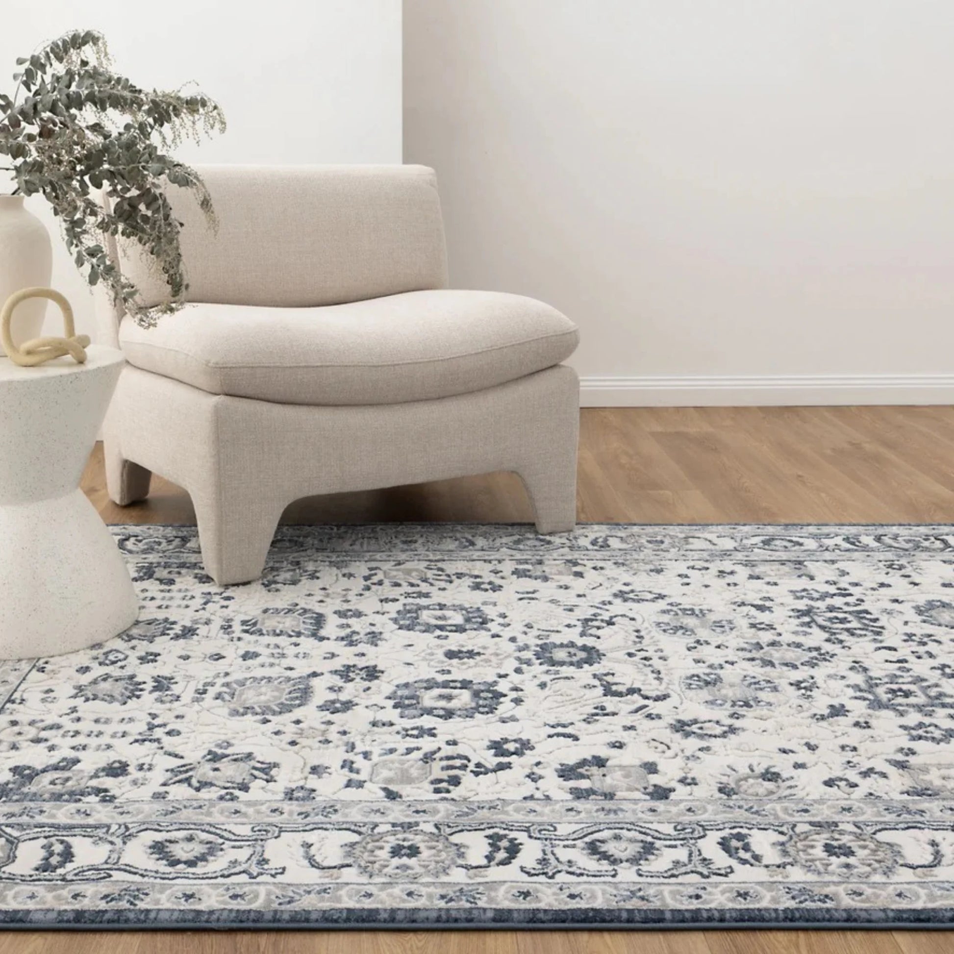 DreamWeaver Maya Floral Traditional Rug, Blue
