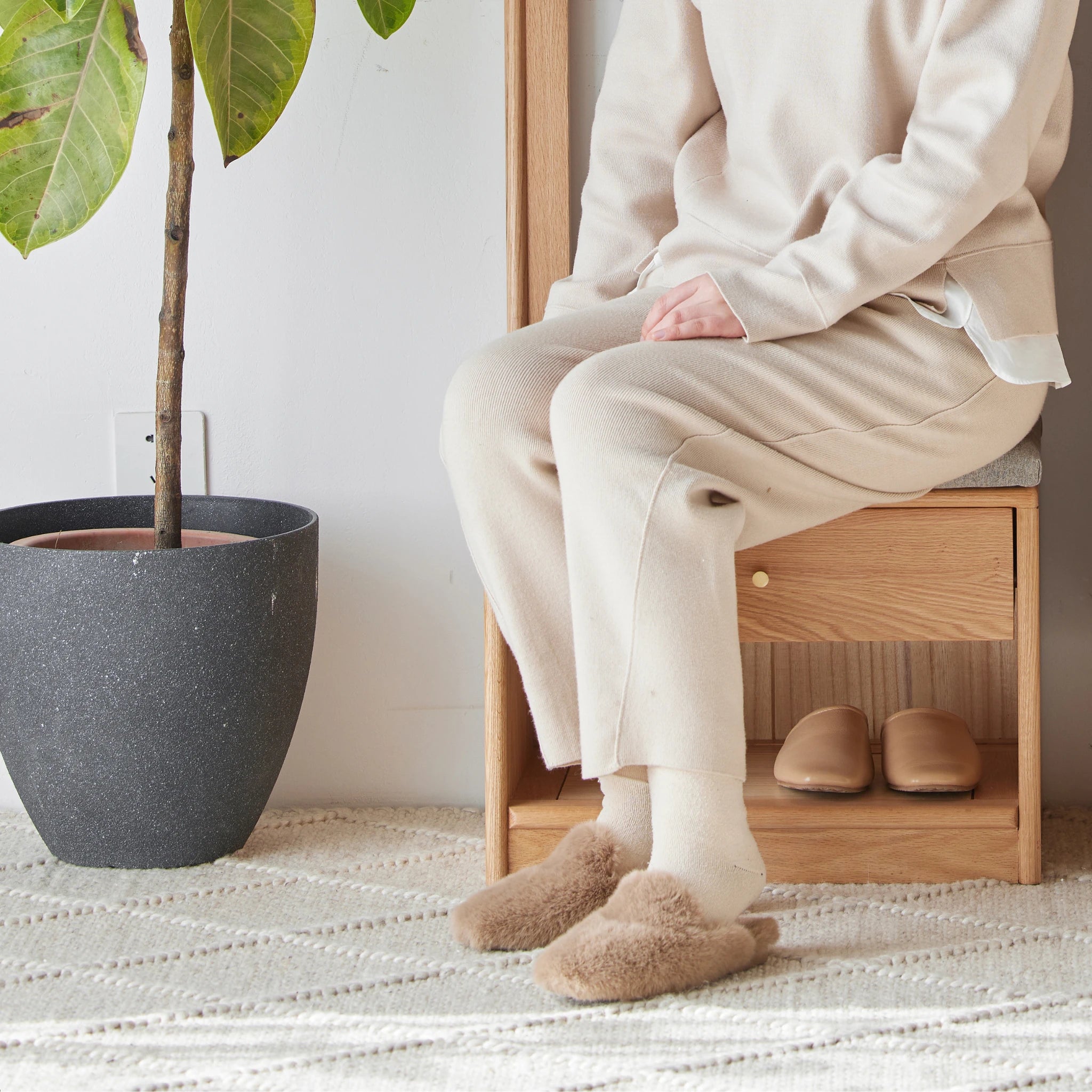 Solidwood Fuji Shoe Bench with Cloth Rack, Oak