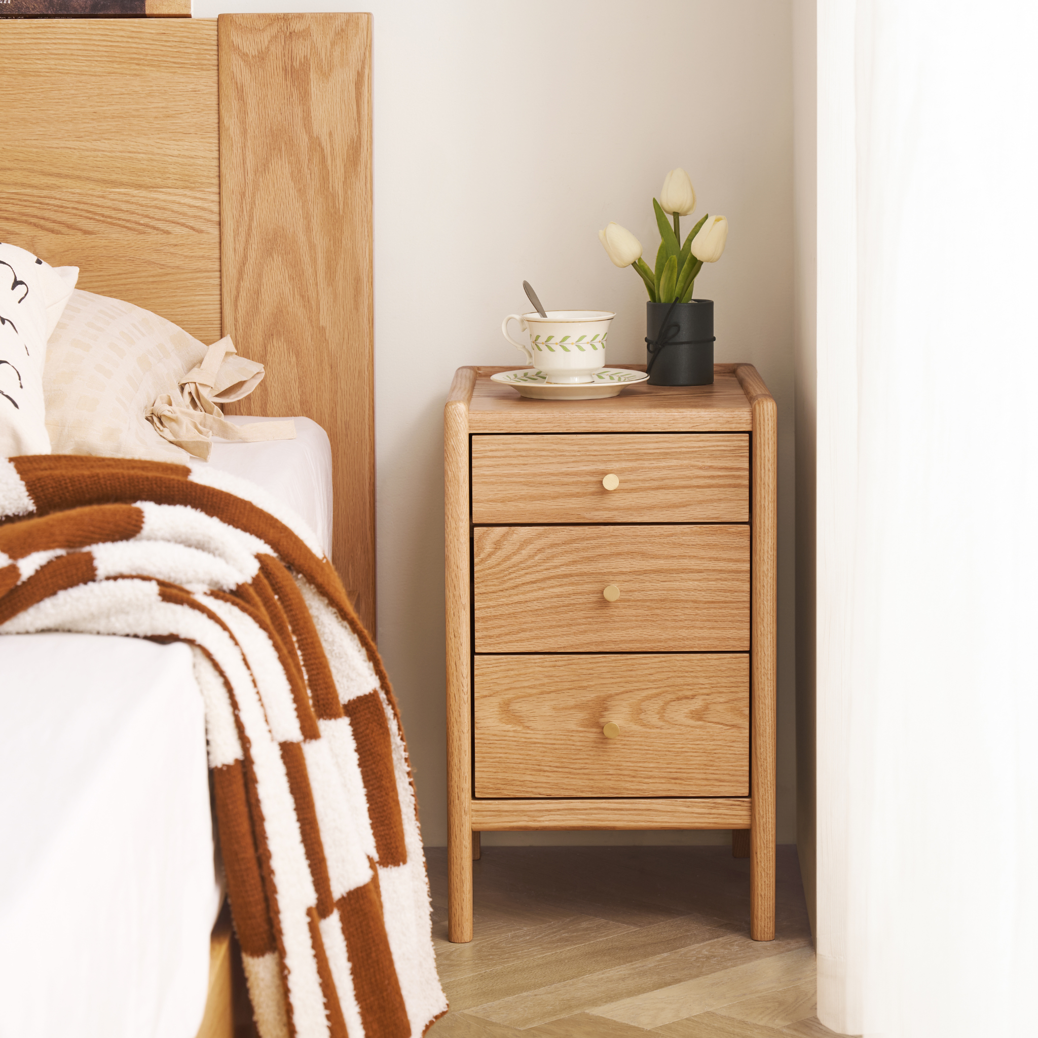 Solidwood Hemura Bedside Table, Oak