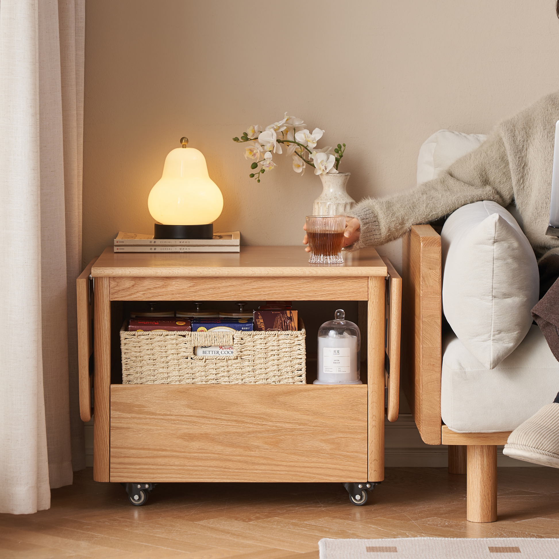 Solidwood Hemura Extendable Coffee Table on Castors, Oak