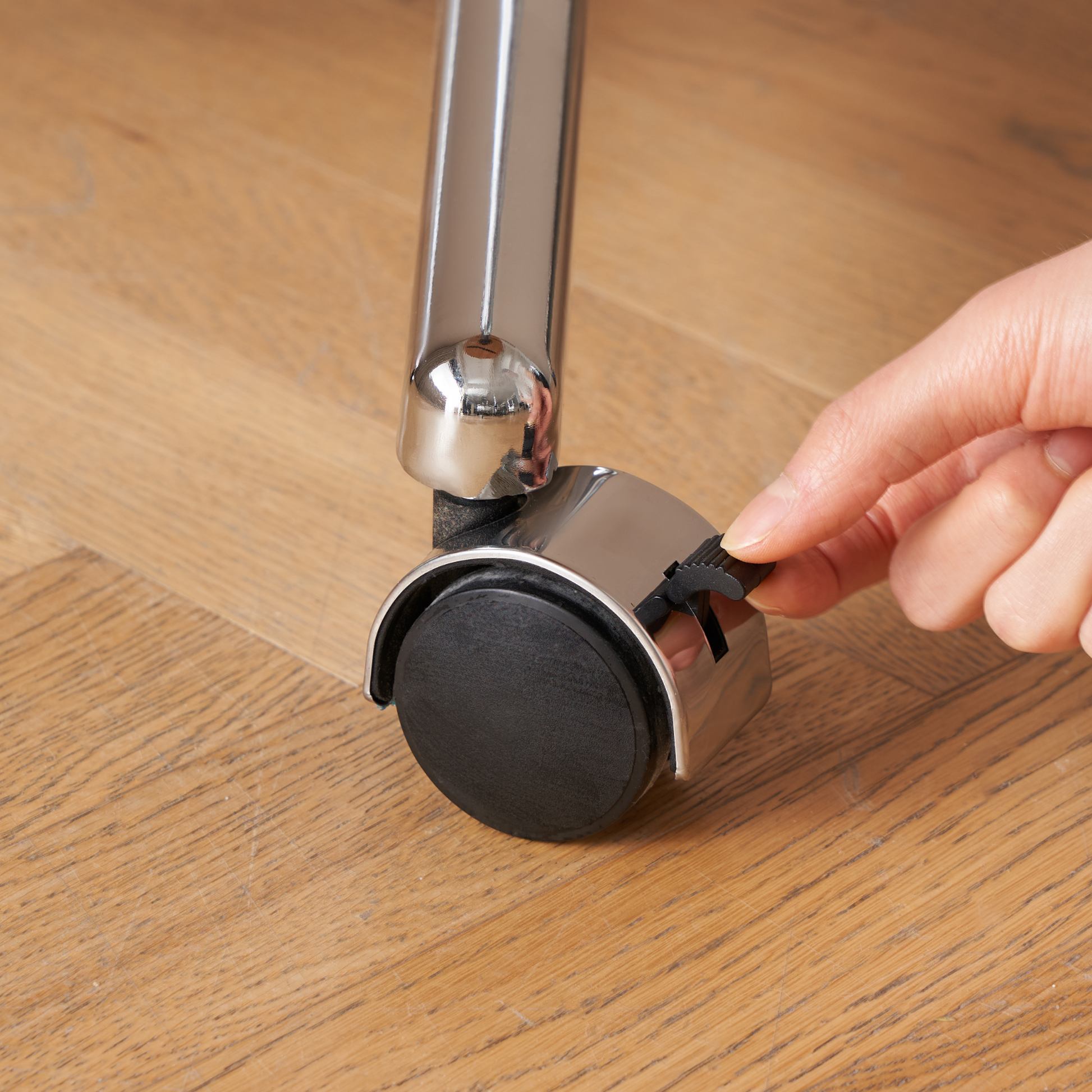 Solidwood Mia Height-Adjustable Side Table, Dia70cm