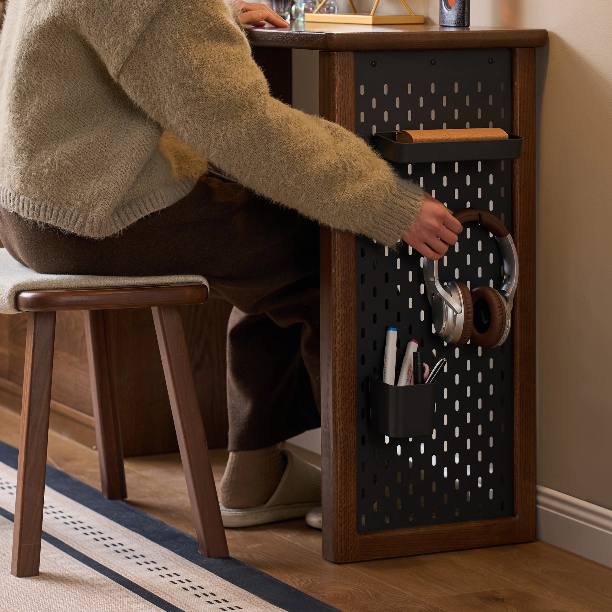 Solidwood Radiant Extendable Dressing Table, Walnut Oak