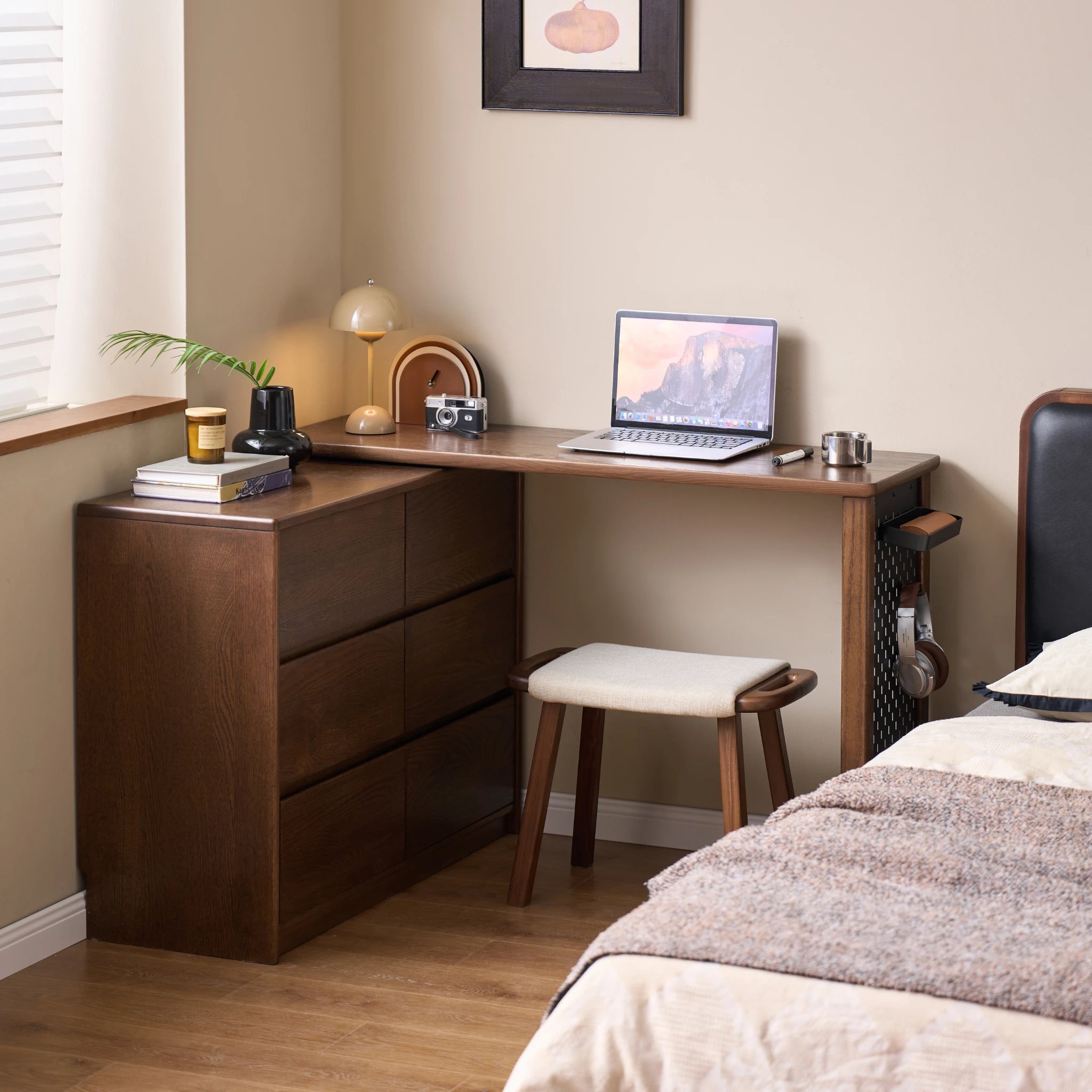 Solidwood Radiant Extendable Dressing Table, Walnut Oak