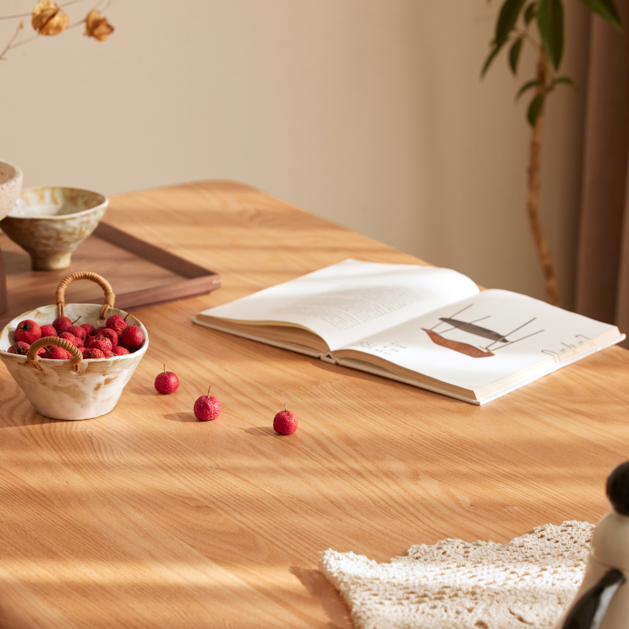 Solidwood Amber Dining Table, Oak