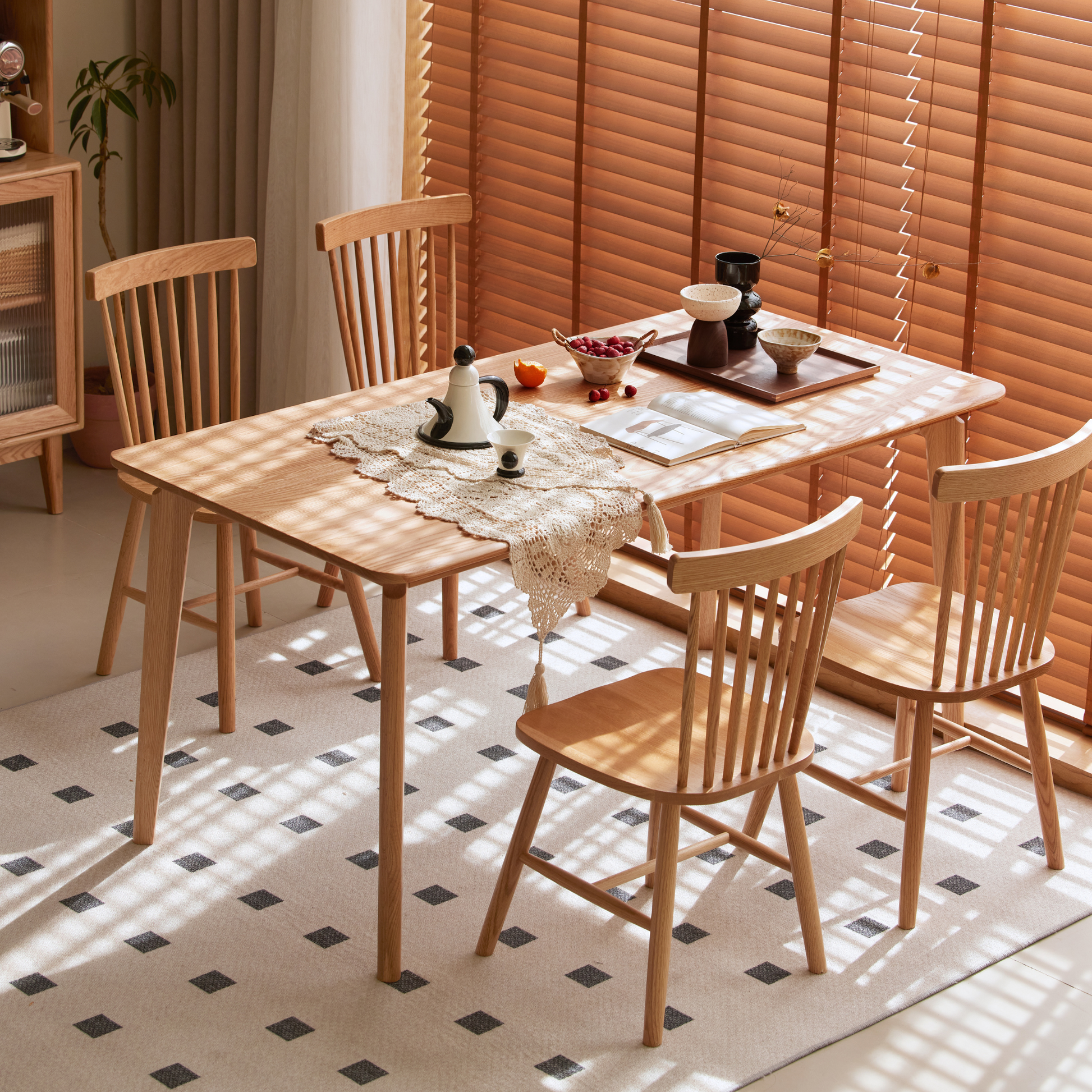 Solidwood Amber Dining Table, Oak