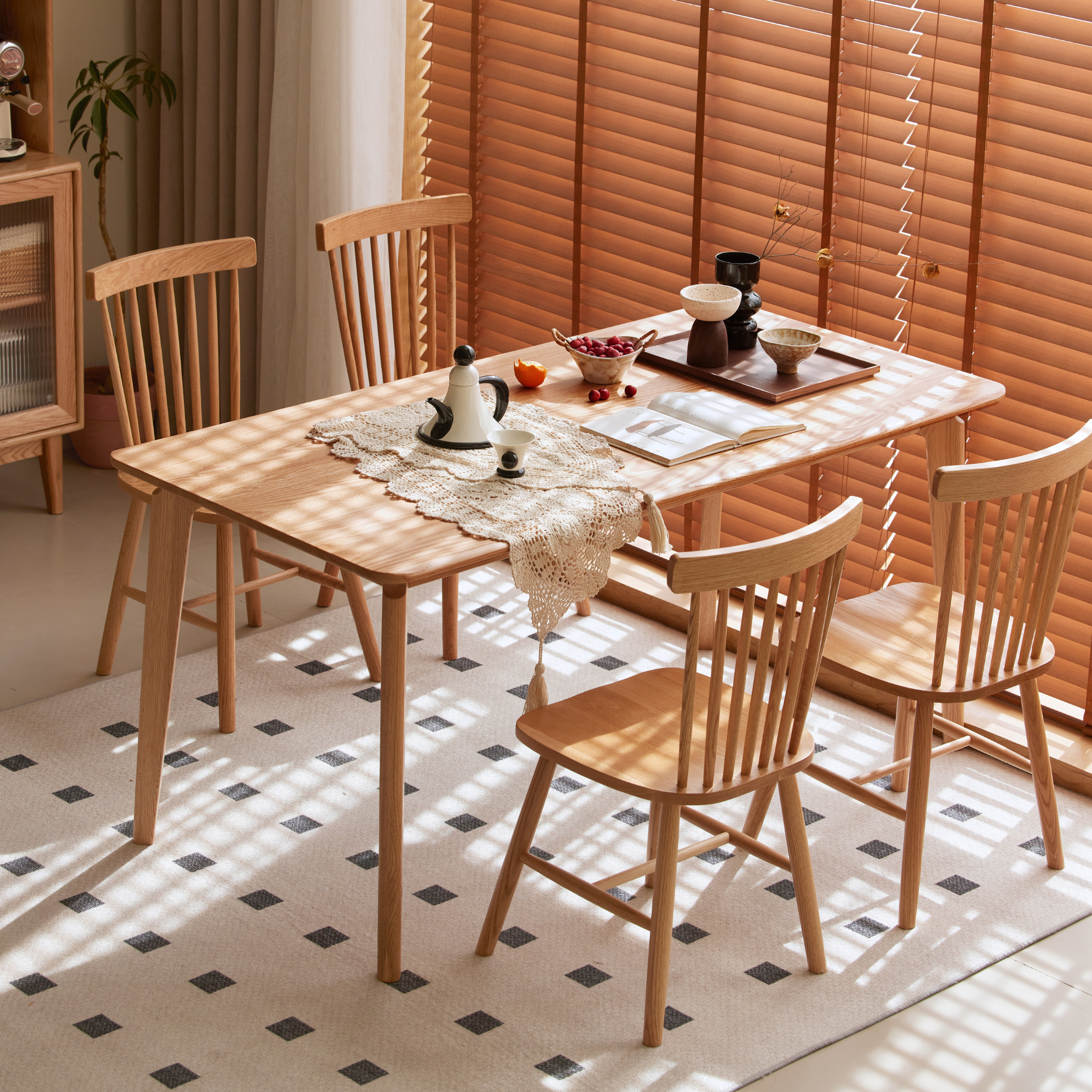 Solidwood Amber Dining Table, Oak