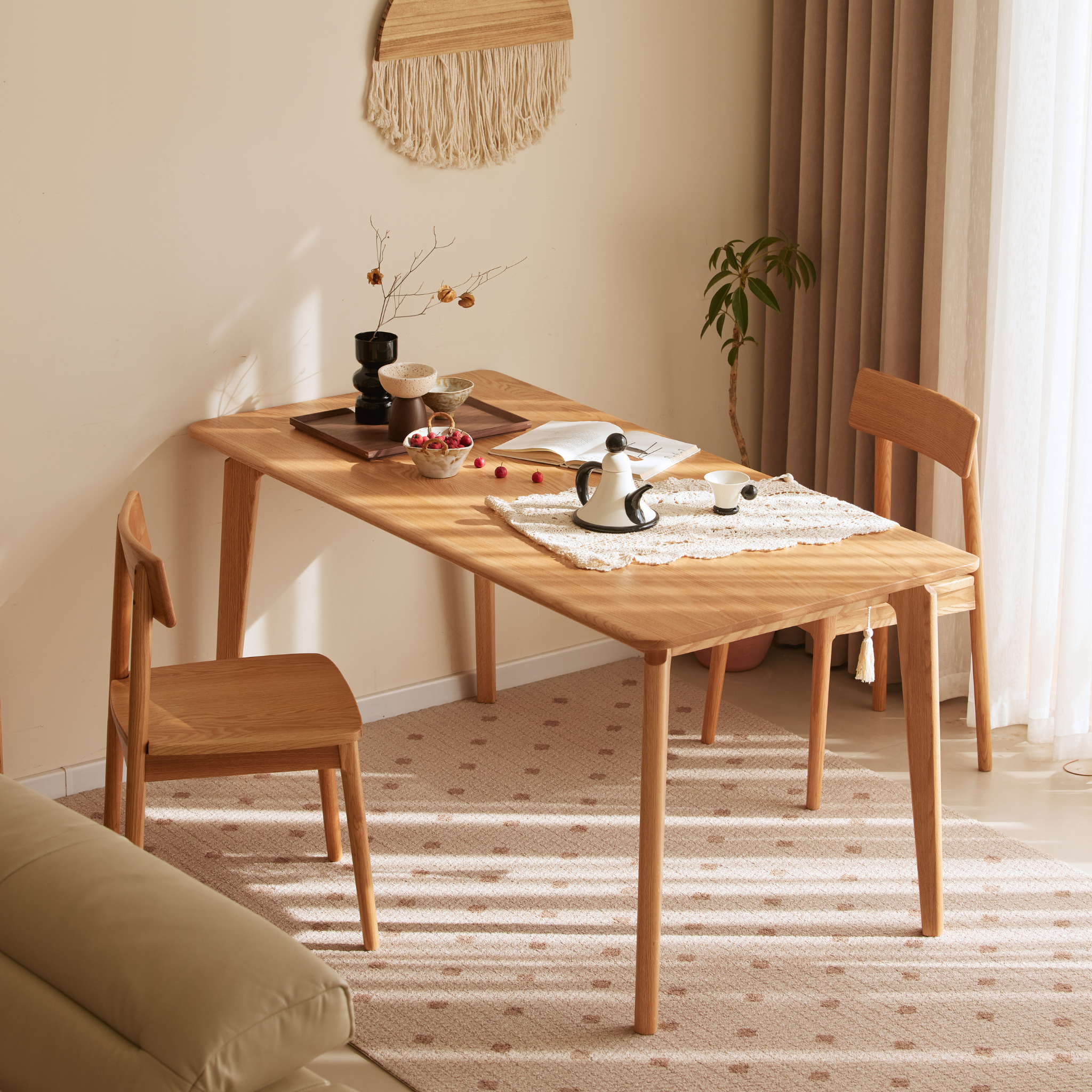 Solidwood Amber Dining Table, Oak