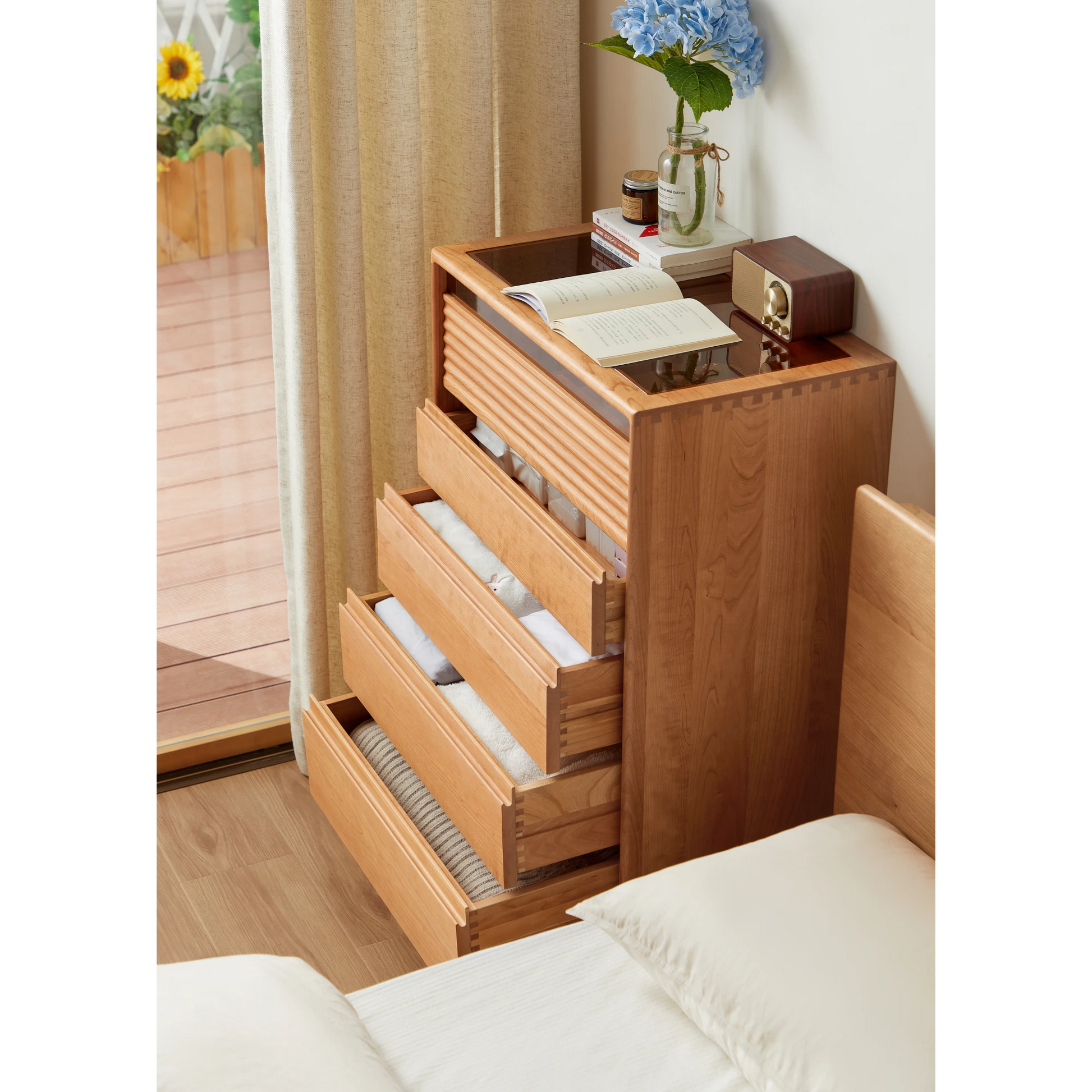 Linspire Flow Chest of 5 Drawers with Glass Top