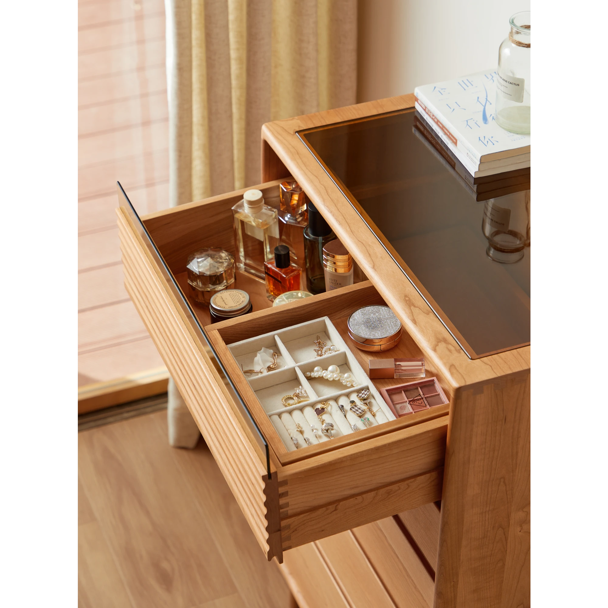 Linspire Flow Chest of 5 Drawers with Glass Top