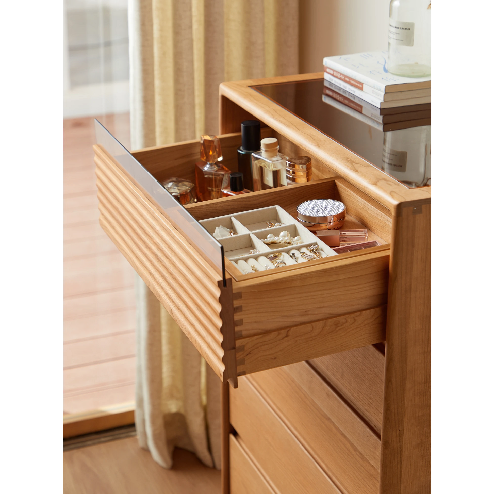 Linspire Flow Chest of 5 Drawers with Glass Top