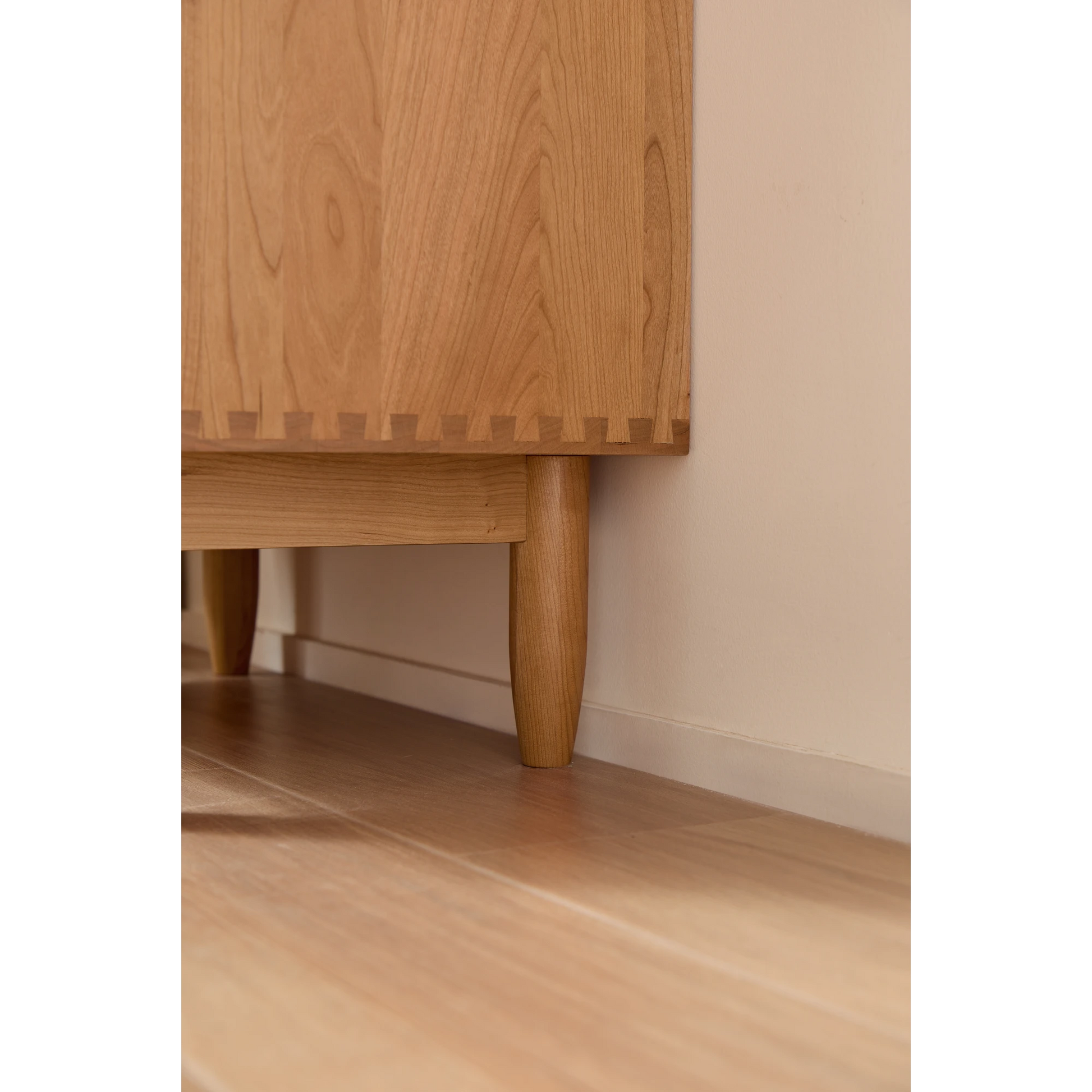 Linspire Flow Chest of 5 Drawers with Glass Top