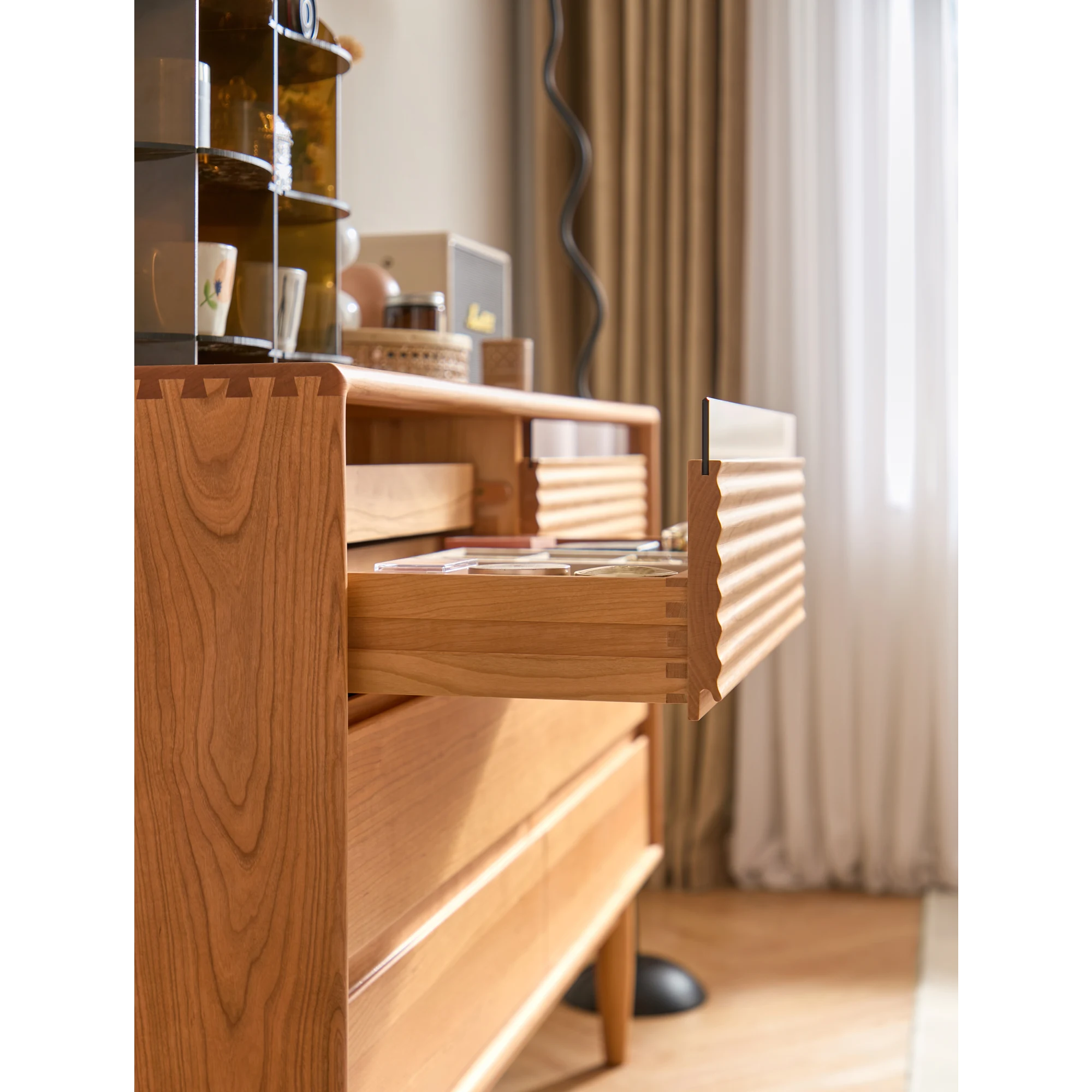 Linspire Flow Chest of 6 Drawers with Glass Top