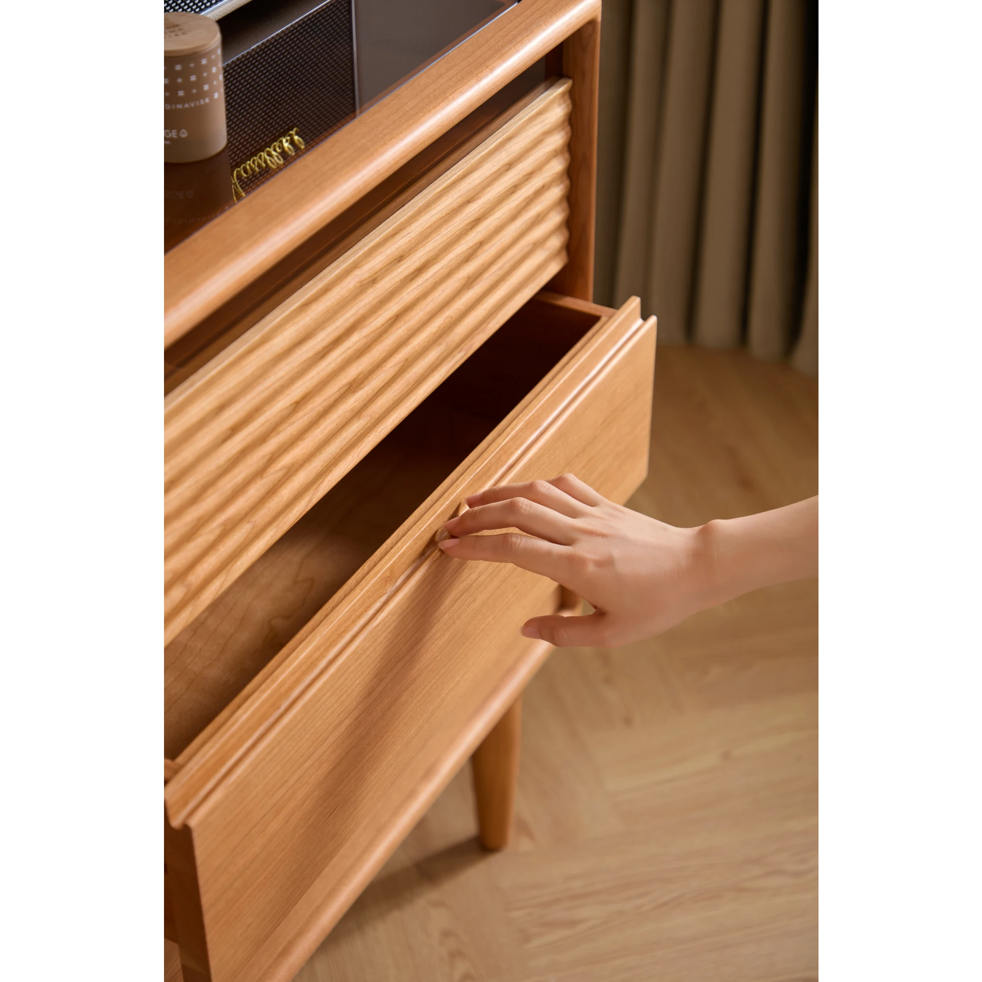 Linspire Flow Chest of 6 Drawers with Glass Top