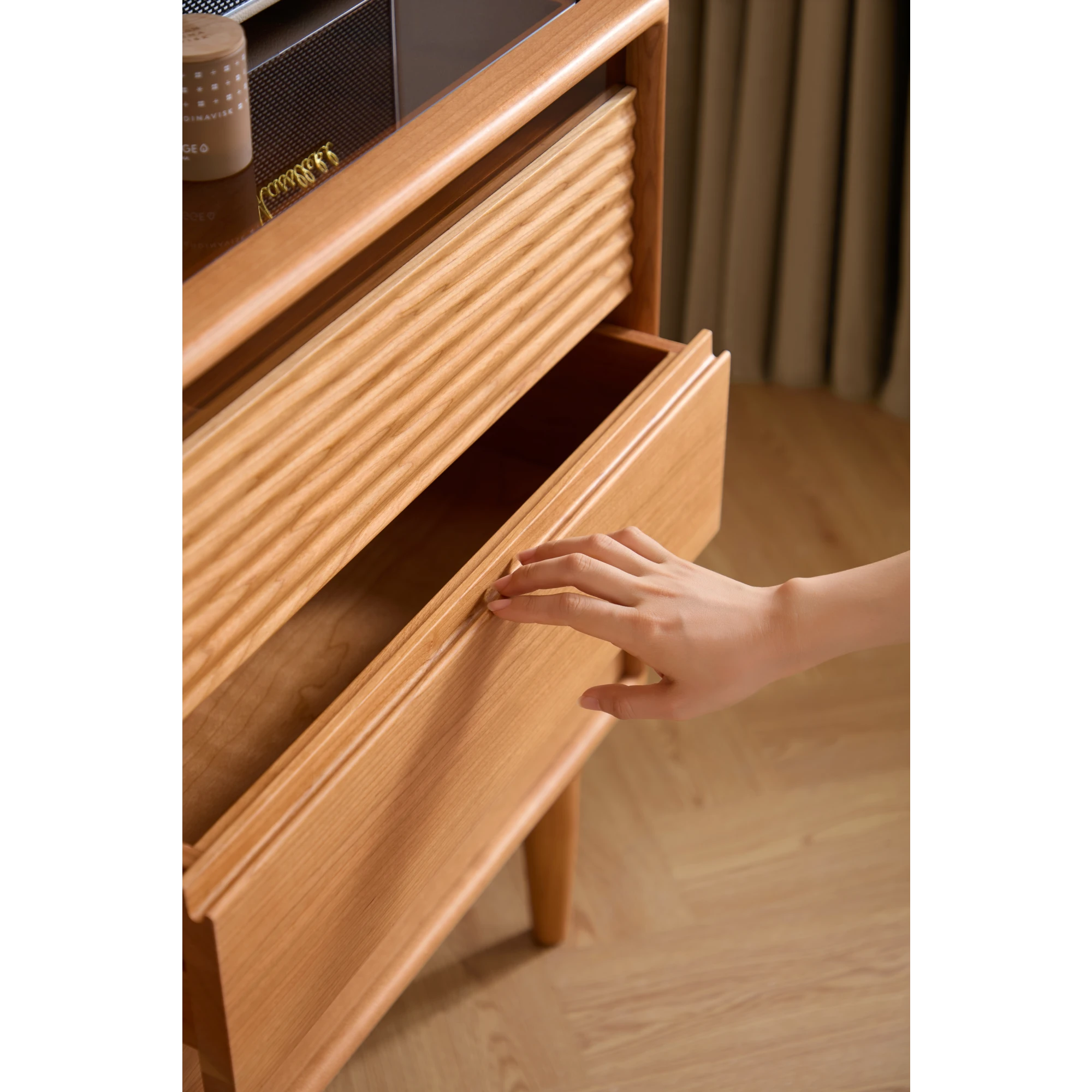 Linspire Flow Chest of 6 Drawers with Glass Top