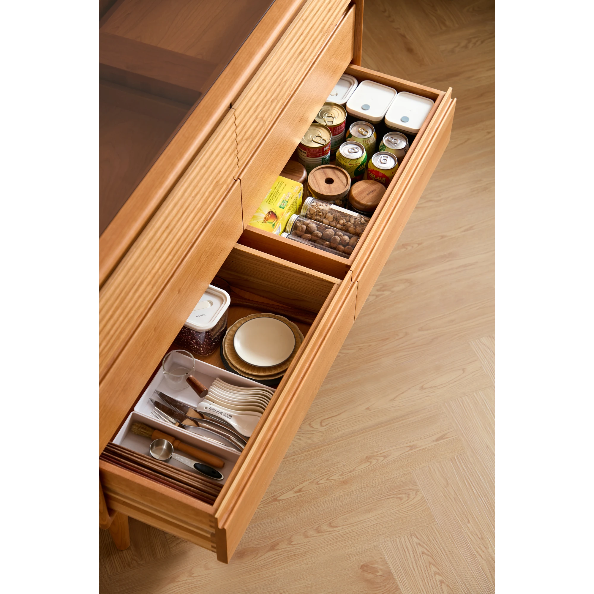 Linspire Flow Chest of 6 Drawers with Glass Top