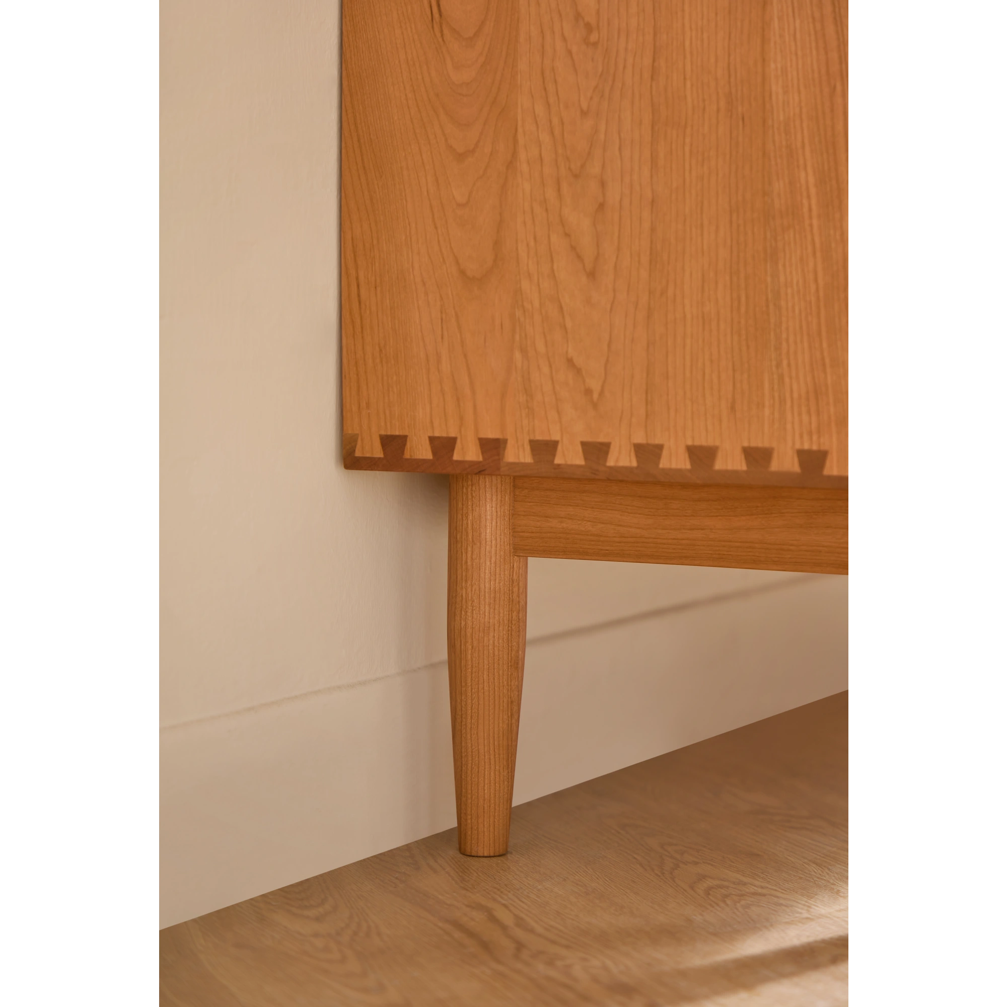 Linspire Flow Chest of 6 Drawers with Glass Top