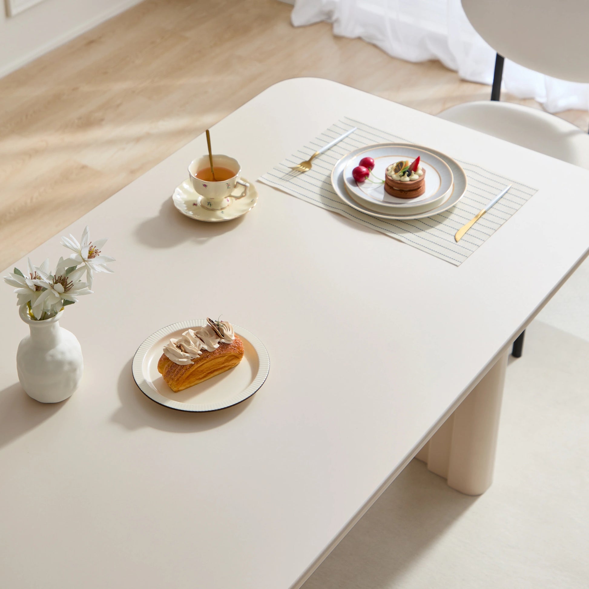 Linspire Flova Dining Table, Off-White