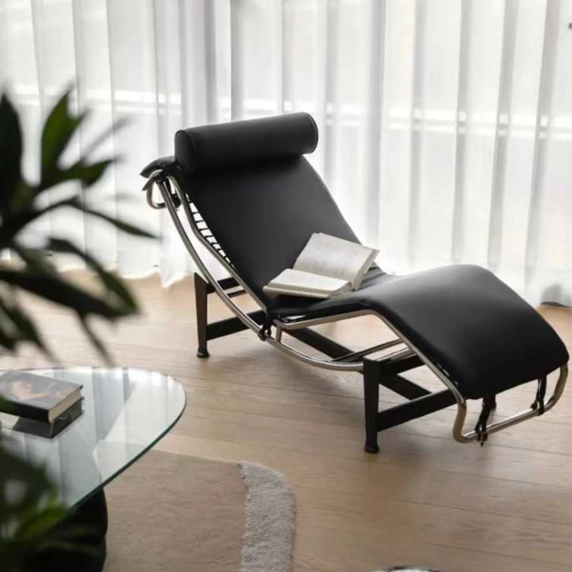 MODE Le Corbusier LC4 Chaise Lounge Replica, Faux Leather