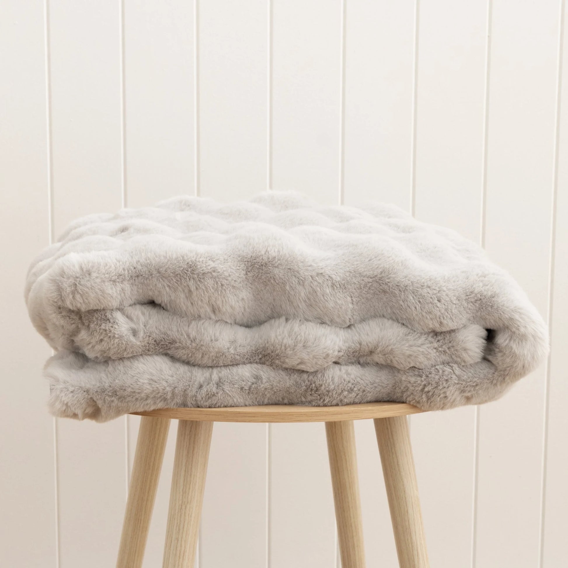 DreamWeaver Essence Round Machine Washable Rug, Silver