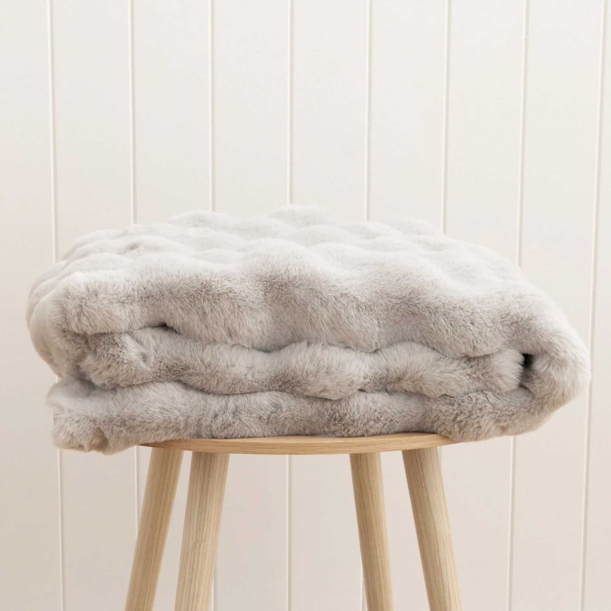 DreamWeaver Essence Round Machine Washable Rug, Silver