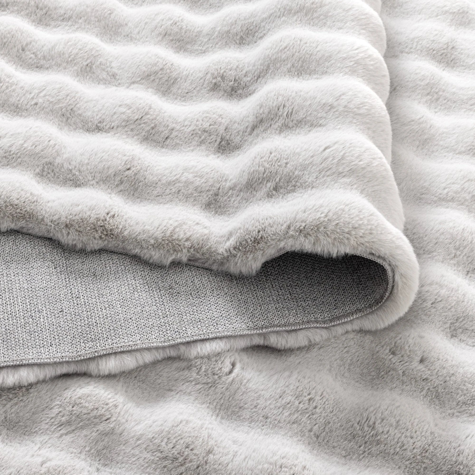 DreamWeaver Essence Round Machine Washable Rug, Silver