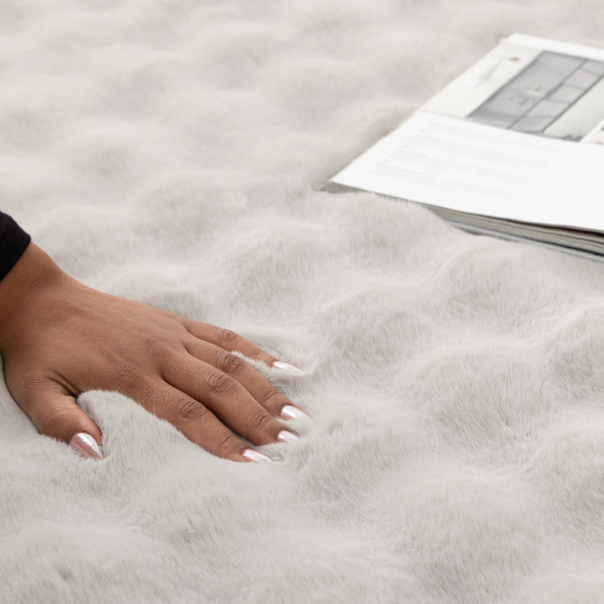 Dreamweaver Essence Rectangle Machine Washable Rug, Silver