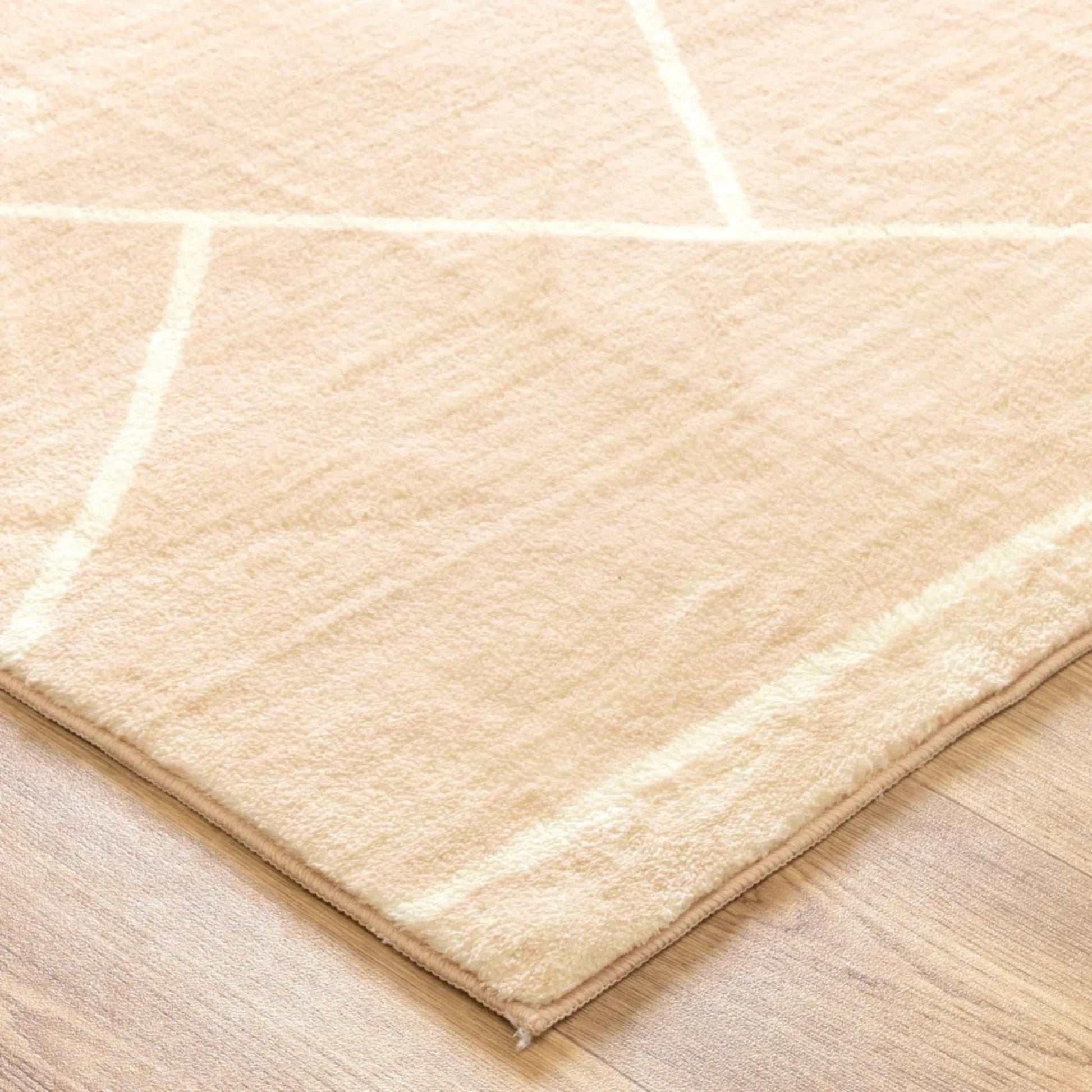 Dreamweaver Oasis Diamonds Machine Washable Rug, Diamonds Beige