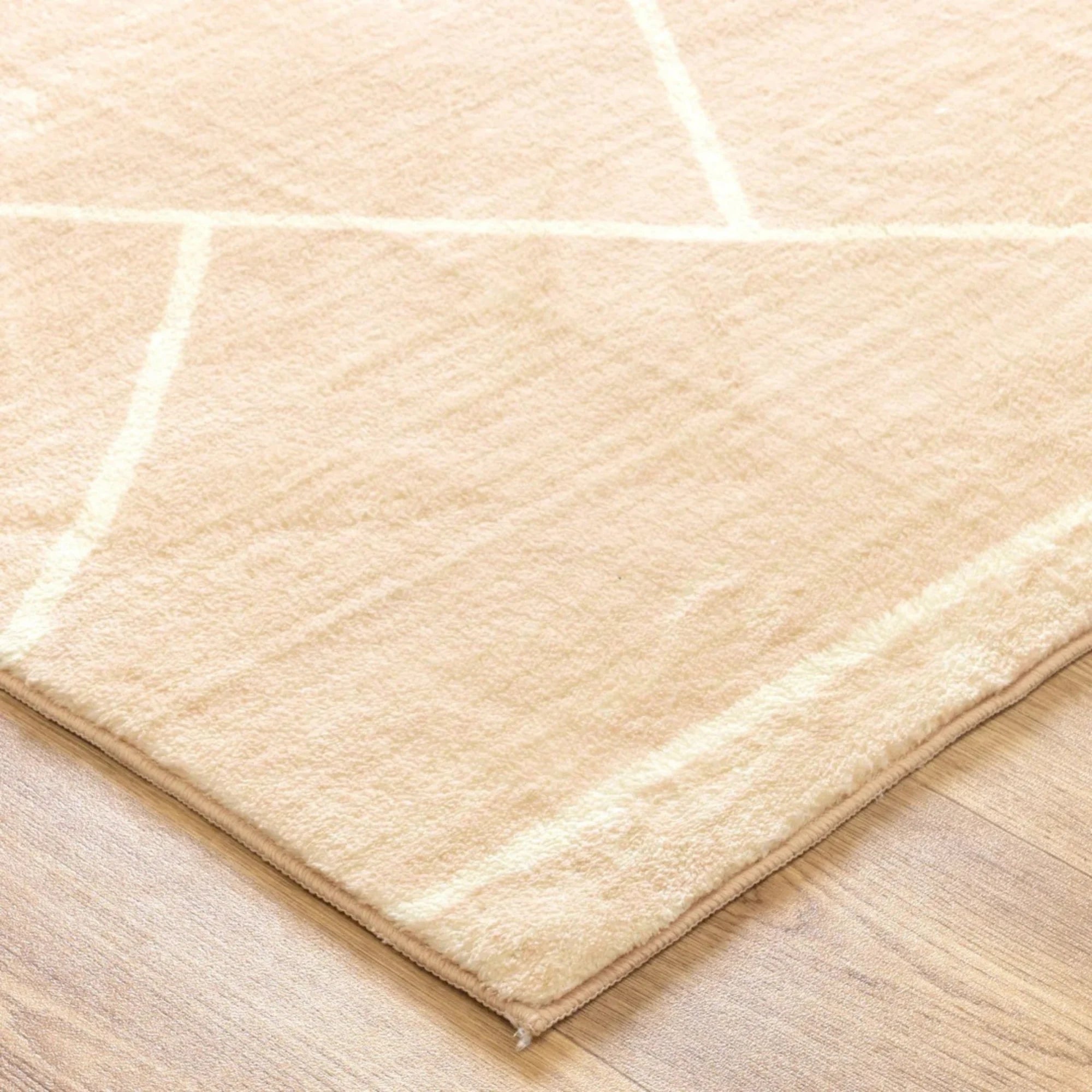 Dreamweaver Oasis Diamonds Machine Washable Rug, Diamonds Beige