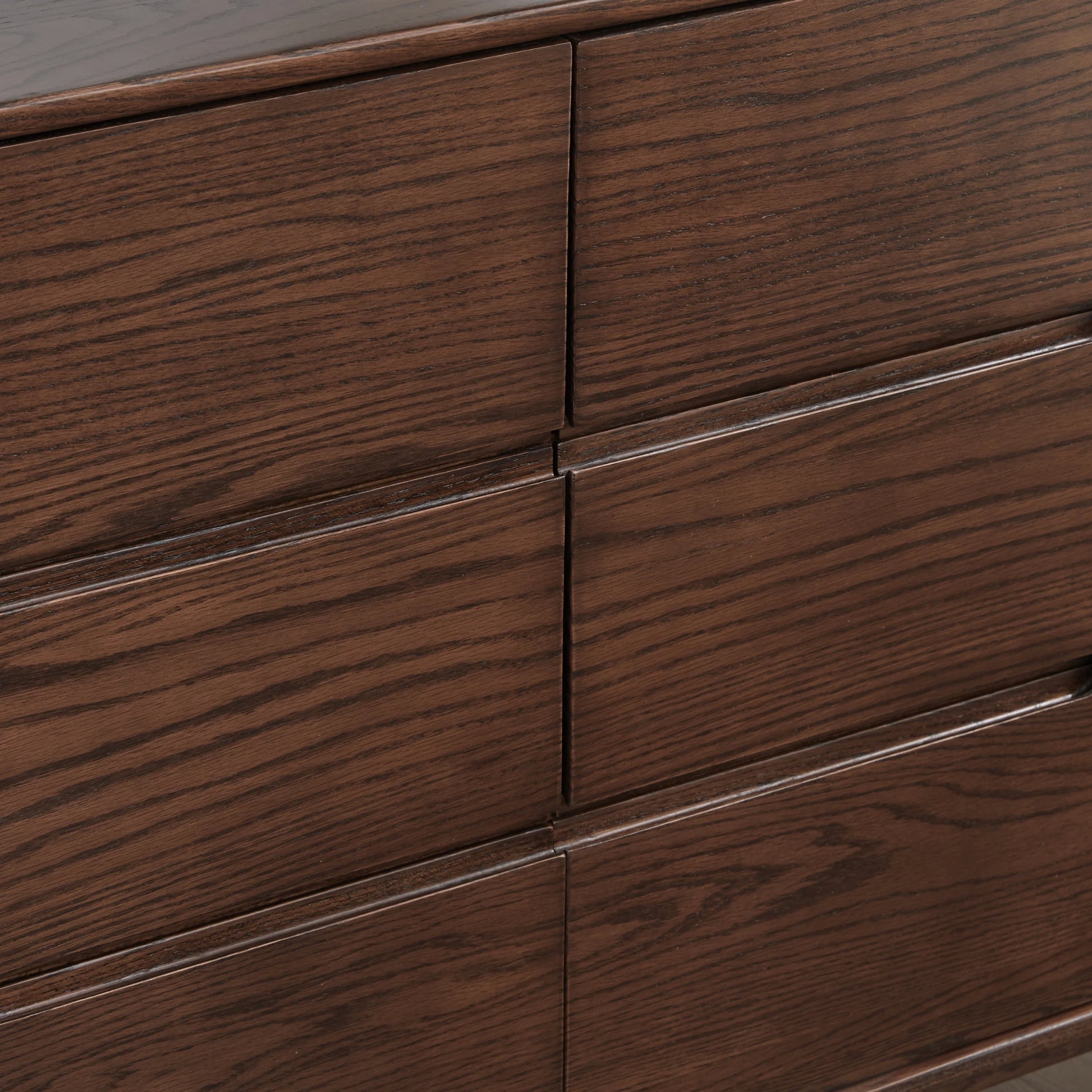 Solidwood Bailey Chest of 9 Drawers