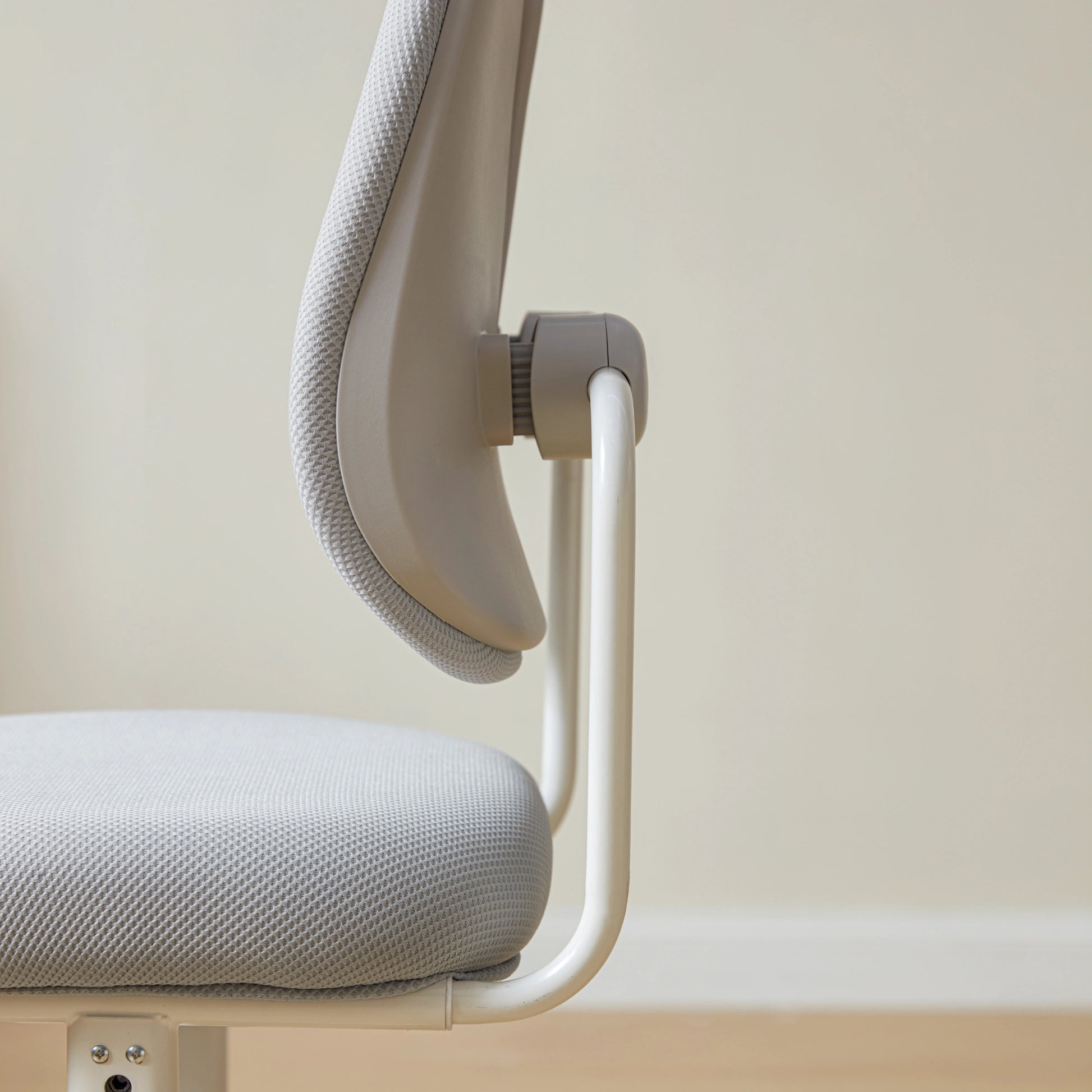 Linspire Lark Kids Study Chair
